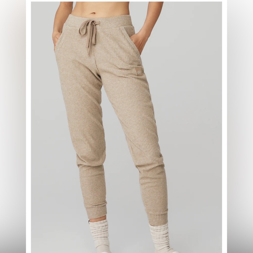 Alo yoga Muse Sweat Pants in Gravel Heather